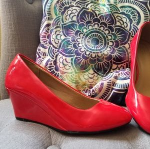 Red patent leather wedges